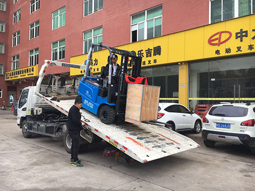 廈門電動(dòng)叉車公司，銷售比亞迪電動(dòng)叉車2.5噸一臺(tái)